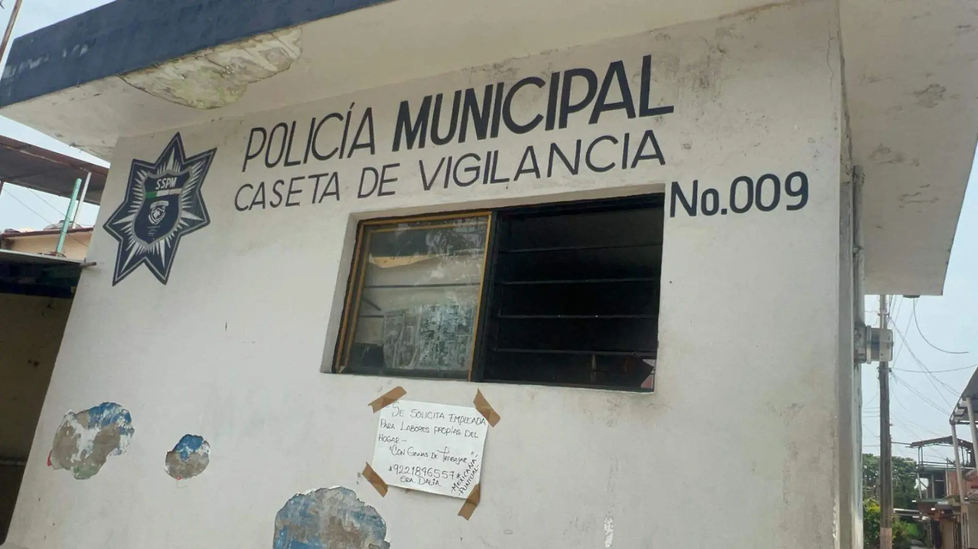 caseta de policia en el abandono